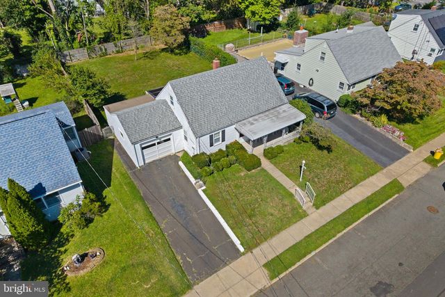 6 WESTON RD, Ewing, NJ 08618