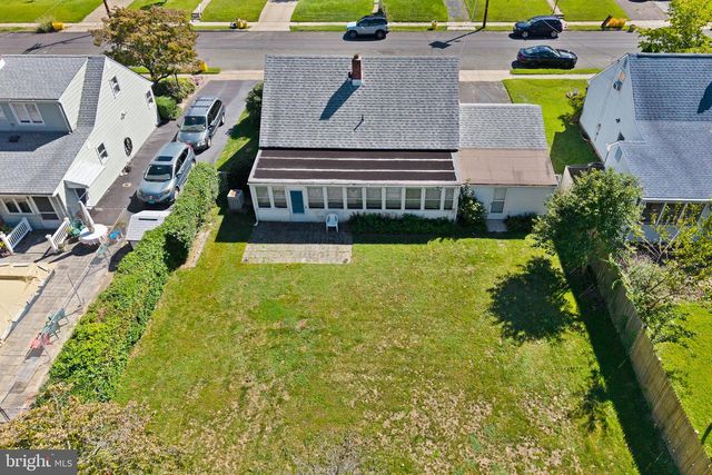 6 WESTON RD, Ewing, NJ 08618