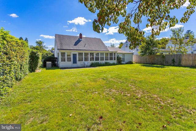 6 WESTON RD, Ewing, NJ 08618