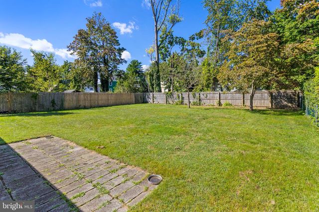 6 WESTON RD, Ewing, NJ 08618