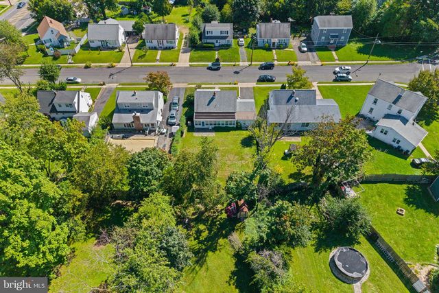 6 WESTON RD, Ewing, NJ 08618