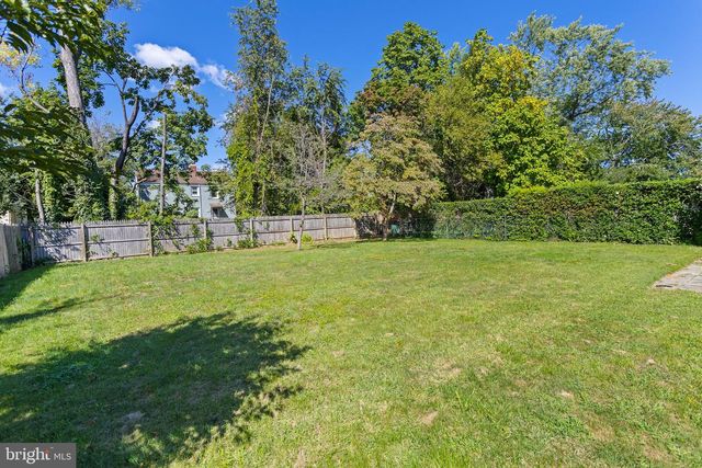 6 WESTON RD, Ewing, NJ 08618