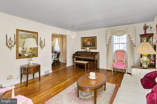 6 WESTON RD, Ewing, NJ 08618
