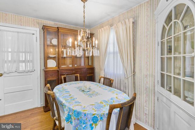 6 WESTON RD, Ewing, NJ 08618