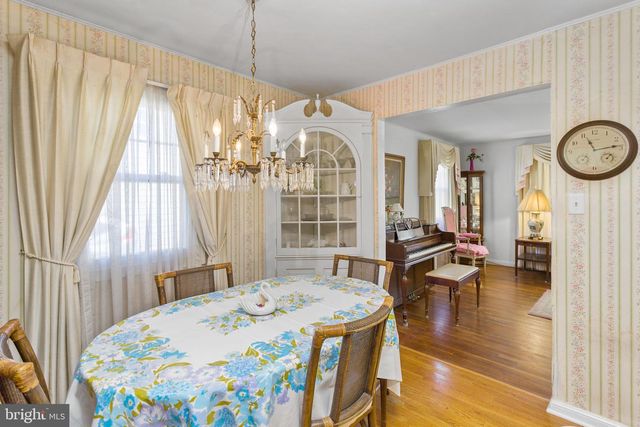 6 WESTON RD, Ewing, NJ 08618