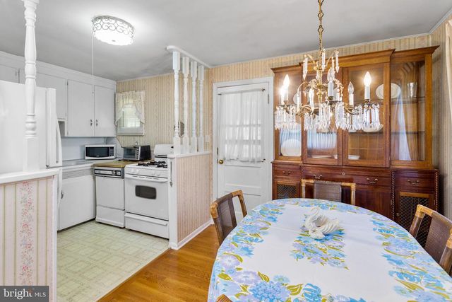 6 WESTON RD, Ewing, NJ 08618