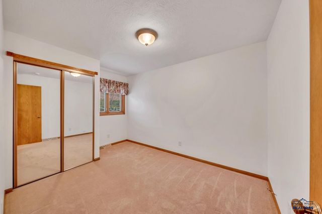 2523 TOMAHAWK DR, Rapid City, SD 57702