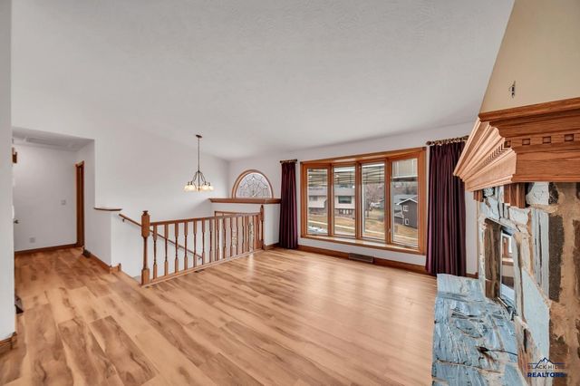 2523 TOMAHAWK DR, Rapid City, SD 57702