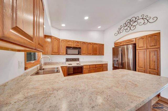 2523 TOMAHAWK DR, Rapid City, SD 57702