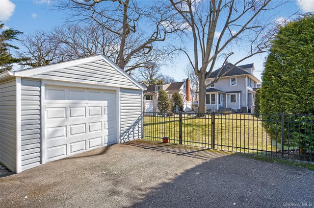 252 Morris Avenue, Rockville Centre, NY 11570