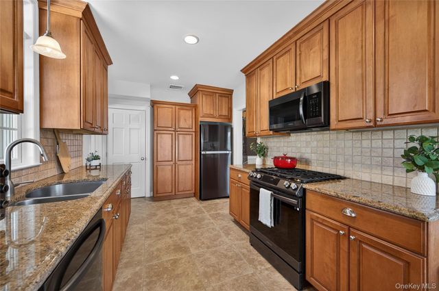 252 Morris Avenue, Rockville Centre, NY 11570