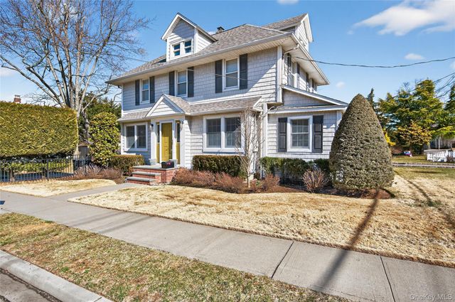 252 Morris Avenue, Rockville Centre, NY 11570