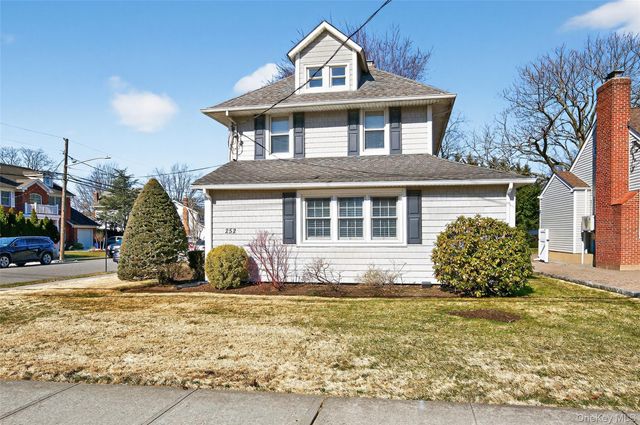 252 Morris Avenue, Rockville Centre, NY 11570