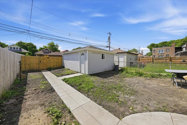 8016 S Perry Avenue, Chicago, IL 60620