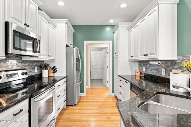 30 Lake View Drive E, Pinehurst, NC 28374