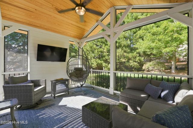 30 Lake View Drive E, Pinehurst, NC 28374