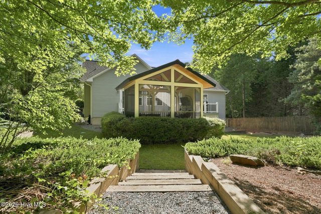 30 Lake View Drive E, Pinehurst, NC 28374