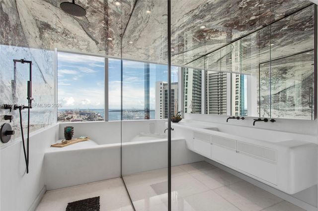 851 NE 1st Ave 3411, Miami, FL 33132