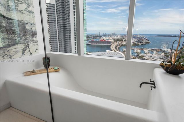 851 NE 1st Ave 3411, Miami, FL 33132