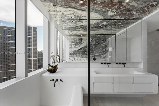 851 NE 1st Ave 3411, Miami, FL 33132