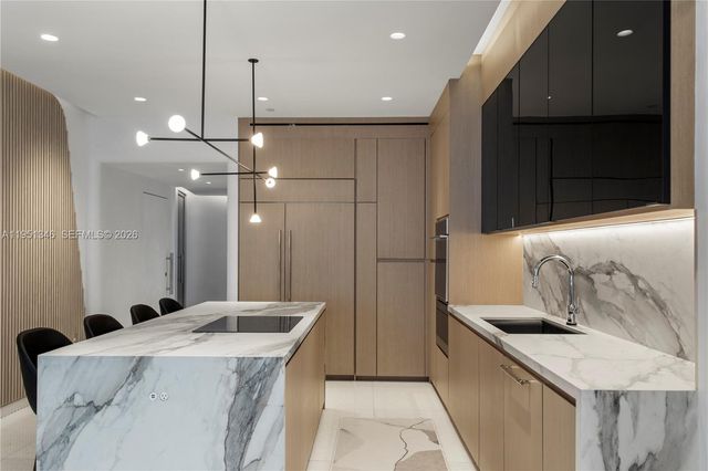 851 NE 1st Ave 3411, Miami, FL 33132