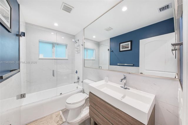 670 NE 58th St, Miami, FL 33137