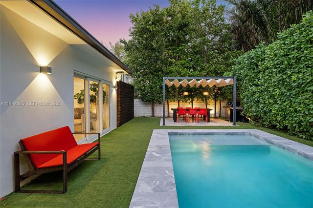 670 NE 58th St, Miami, FL 33137