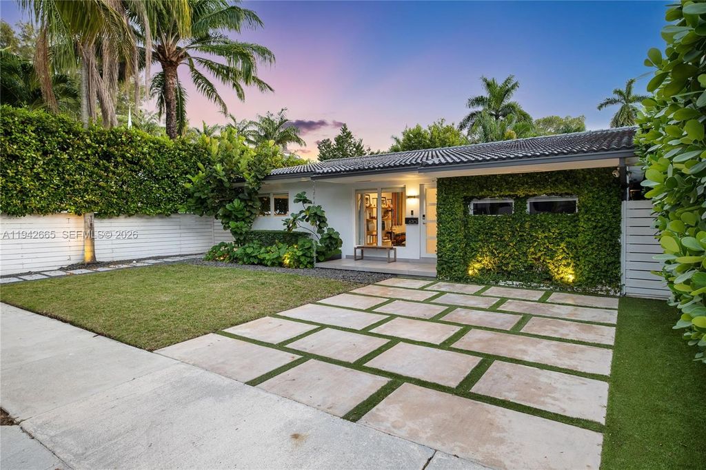 670 NE 58th St, Miami, FL 33137