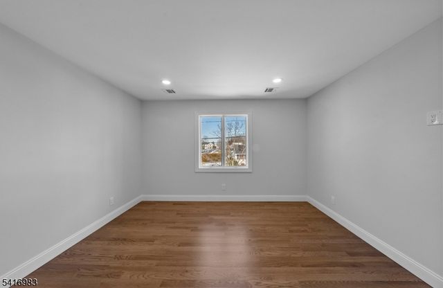 15 Scott Ter, Clifton City, NJ 07013