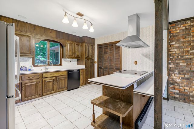 40 Owl Hill Trail, Trumbull, CT 06611
