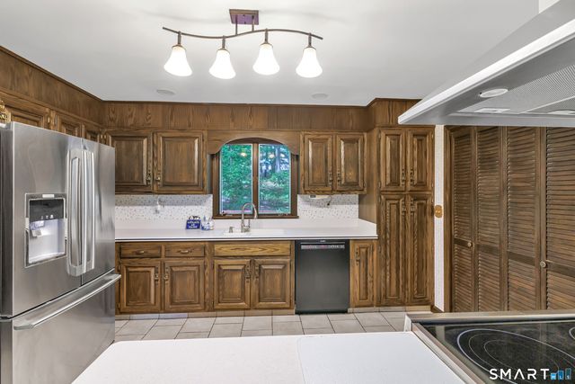 40 Owl Hill Trail, Trumbull, CT 06611