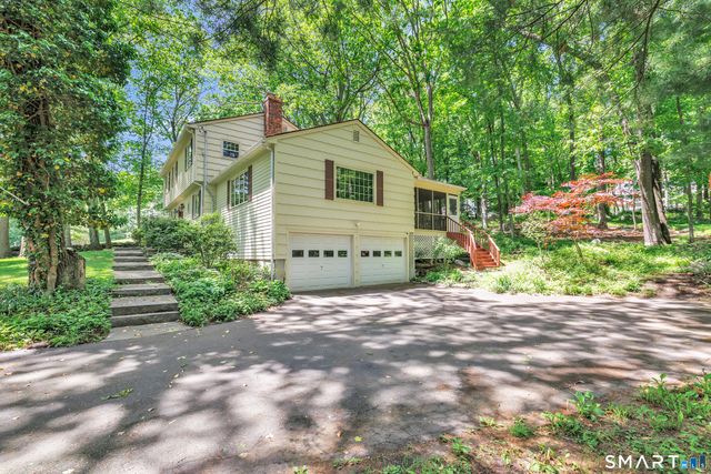40 Owl Hill Trail, Trumbull, CT 06611
