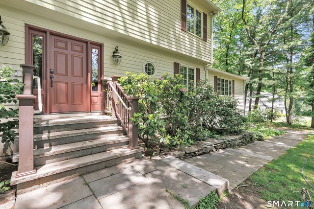 40 Owl Hill Trail, Trumbull, CT 06611