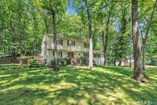 40 Owl Hill Trail, Trumbull, CT 06611