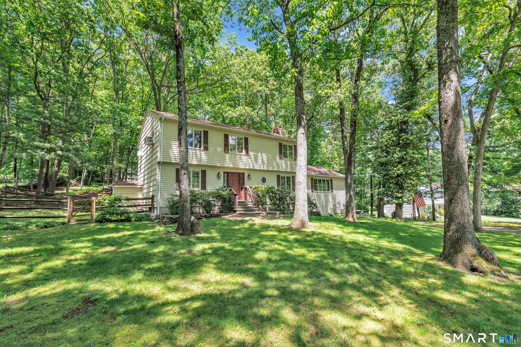 40 Owl Hill Trail, Trumbull, CT 06611