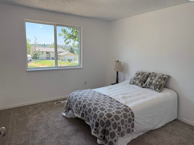 6105 W Sylvester St., Pasco, WA 99301