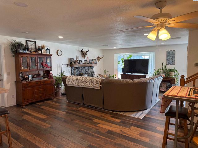 6105 W Sylvester St., Pasco, WA 99301