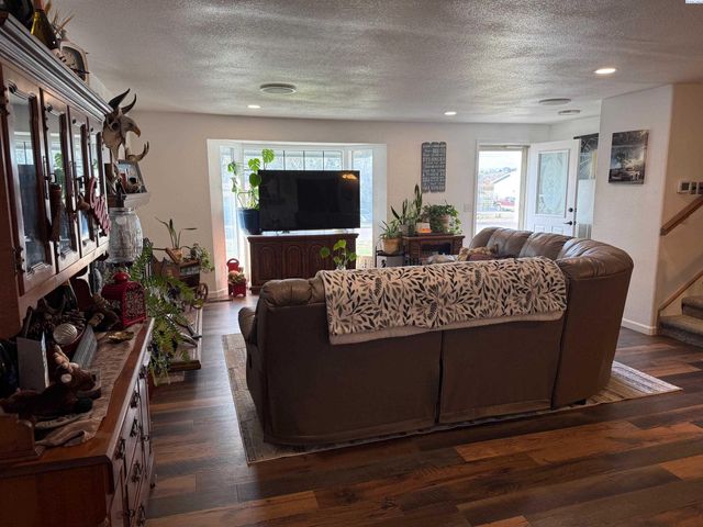 6105 W Sylvester St., Pasco, WA 99301