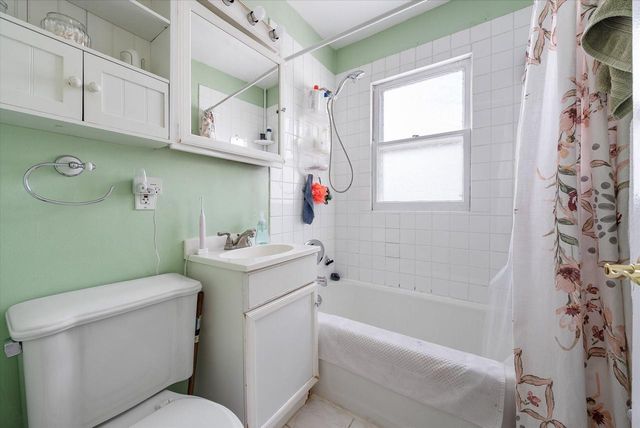 213 Summit DRIVE, Port Washington, WI 53074