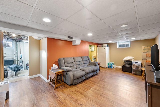 213 Summit DRIVE, Port Washington, WI 53074