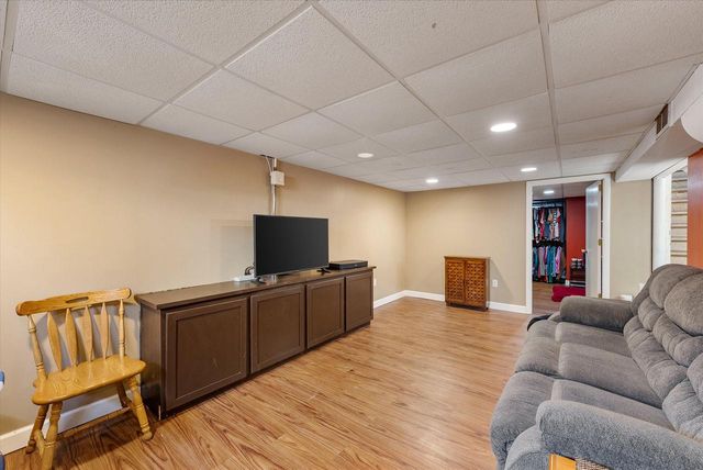 213 Summit DRIVE, Port Washington, WI 53074