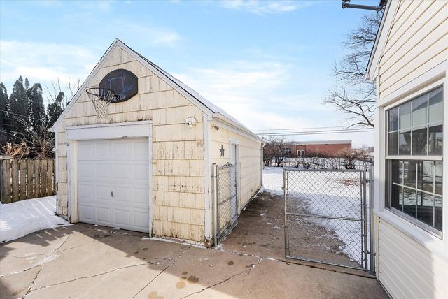 213 Summit DRIVE, Port Washington, WI 53074