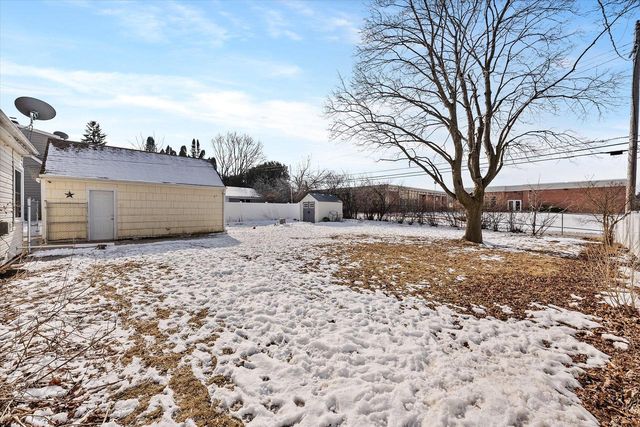 213 Summit DRIVE, Port Washington, WI 53074