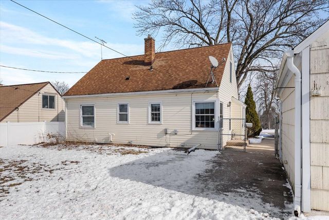 213 Summit DRIVE, Port Washington, WI 53074