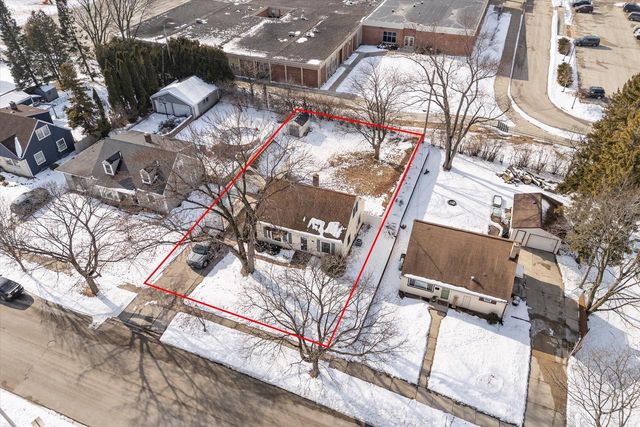 213 Summit DRIVE, Port Washington, WI 53074