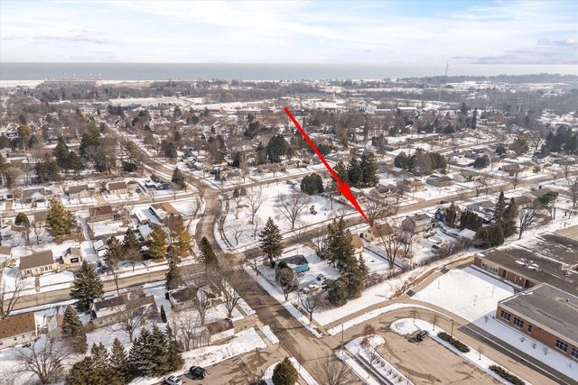 213 Summit DRIVE, Port Washington, WI 53074