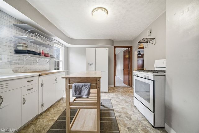 5918 Maplewood Road, Mayfield Heights, OH 44124