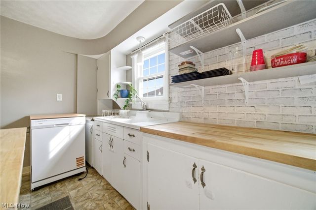 5918 Maplewood Road, Mayfield Heights, OH 44124