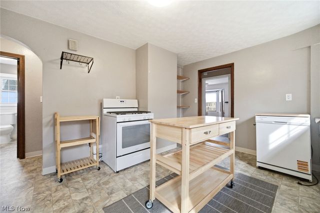 5918 Maplewood Road, Mayfield Heights, OH 44124