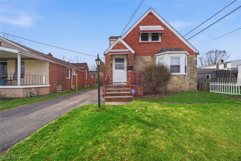 5918 Maplewood Road, Mayfield Heights, OH 44124